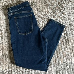Abercrombie High-Rise Super Skinny Ankle Jean - Size 31 - Dark Wash